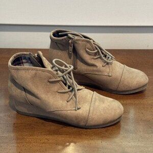 Beige Suede Lace Up Ankle Boots With Side Zipper 1